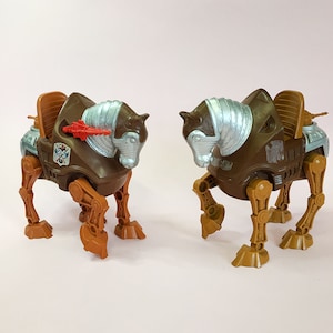 Vintage Two (2) Iconic Scifi European Swiss French Version Masters of the Universe 4966 STRIDOR MATTEL 1983 (Motu/He-Man) For TLC