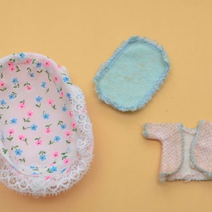 1960s Vintage Clothes Classic Doll Fashion Barbie &quot;Barbie Baby-Sits&quot; Babysits #953 1963 Sister Mattel Baby Boom Skipper Child Care Bassinet