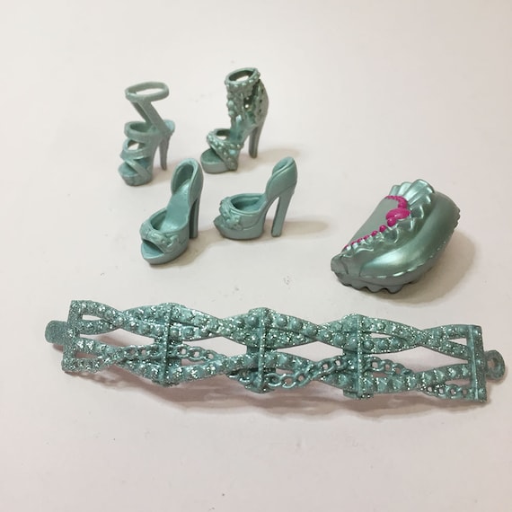 LOT Original Vintage Mattel Barbie One Pair Silver Shoes Belt Purse Doll  Accessories fits Mod High Fashion Outfit to complete sets etc