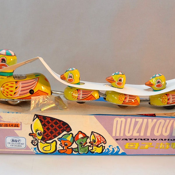 Vintage Antique Duck Family MUZIYOUYA FATIAOWANJU Tin Wind-up Toy 1950s-60s Mechanical Color Litho Chromolithography Original Box JAPAN Blic