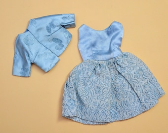 Vintage 1960er Jahre IDEAL Toys Modepuppe TAMMY Misty 1963 Outfit "Dreamboat" Blue Brocade Party Dress and Satin Bolero Jacket EUC #9153-8 Japan