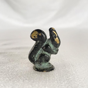 Vintage Art Deco Weiner Werkstätte Austria Bronze Squirrel Animal 1940s Mid-Century Modern Hagenauer Aubock Bosse Decorative Figure Israeli?
