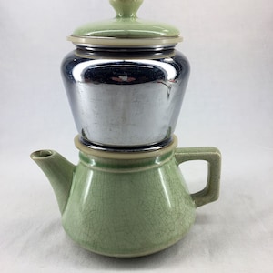 Bule de chá e café craquelado com filtro, cerâmica europeia vintage antiga, década de 1920, verde Nilo, estilo Jugendstil, Art Nouveau, era de Artes e Ofícios