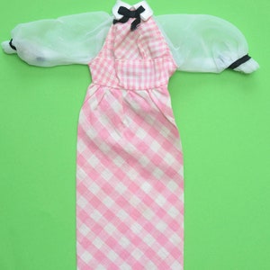 Vintage 1970s-era Superstar Mod Hair Happenin&#39; Quick Curl Barbie Doll Mattel Fashion Clothes Gingham Checked Long Gown Outfit Presentation