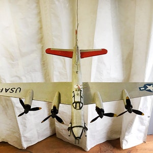 Zeldzame FOLKART WW2 handgemaakte jaren 40 vintage antiek geverfd hout speelgoed Amerikaanse Spitfire straaljager luchtvaart VLIEGTUIG vliegtuig BOEING B-17