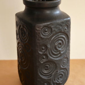 1960er WEST GERMAN POTTERY Vintage Antik Vase Fat Lava Mid-Century Modern Modernist matt schwarz Swirl Pop Kreise Keramik von Scheurich Keramik