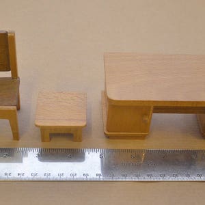 1940er/1950er Vintage Antik BODO HENNIG Puppenhaus Miniatur Art Deco BAUHAUS Leichtes Holz Streamline Möbel Puppen Schreibtisch Hocker Stuhl Design