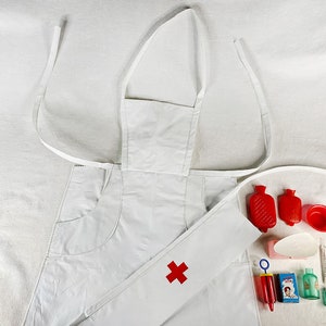 Vintage 1950er Jahre Dress-up Krankenschwester Doktor Outfit Uniform Kleidung Mode BabyBoom Kostüm Spielzeug Medizinische Versorgung Mid-Century Modern