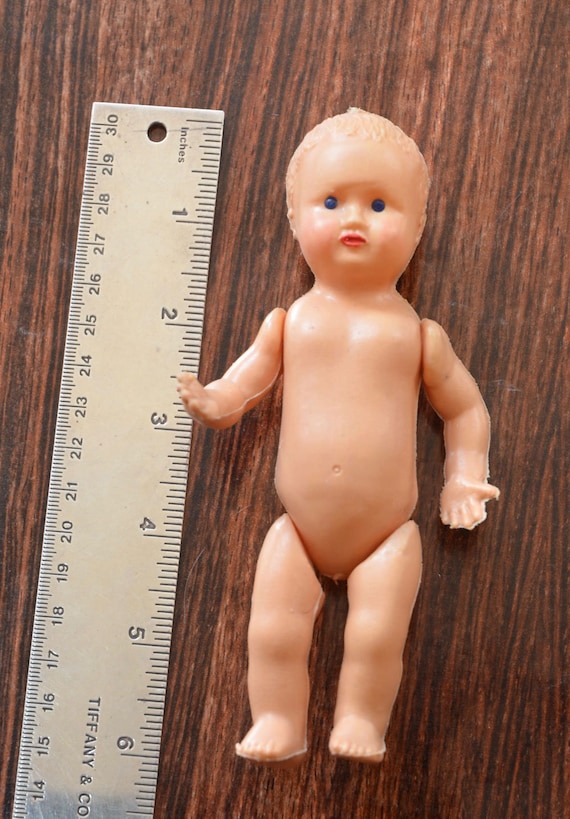 Casa delle bambole vintage in gomma antica degli anni '40-'50