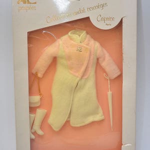 VETEMENT POUPEE ANCIENNE ensemble pour poupée - griffé Caprice Paris 50 EUR 50,00 - FR VETEMENT POUPEE ANCIENNE ensemble pour poupée - griffé Caprice Paris 50 EUR 50,00 - FR