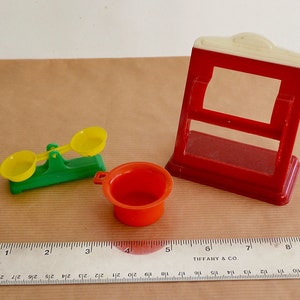 Vintage Antique 1960/1970 MARTIN FUCHS Casa de muñecas alemana Escalas de muñecas Papel de envolver Plástico Puppenhaus Spielzug Tienda de comestibles