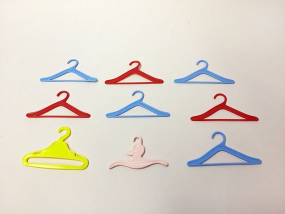 Vintage English British Pedigree Susi Estrela Meccano Doll Sindy Fashion  60s Mod Clothes MOD CLONE Courréges White Go Go Boots Shoes Hangers