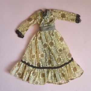 Vintage MIB English Pedigree Sindy Doll Fashion Clothes Lace Gown Velvet Cape 1970s 1979 Premiere girl (Ref 44297) – Super Fashions