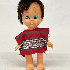 Grillig kawaii vintage jaren 50/60 poppetje pop speelgoed vinyl Hong Kong cartoon jongen met donkerbruin haar Italiaanse kloon zelfgemaakte outfit