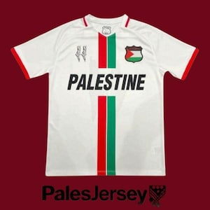 Weißes T-Shirt mit palästinensischer Flagge | Shirt mit Kartenaufdruck auf der Rückseite | Aktivisten-Fußballtrikot