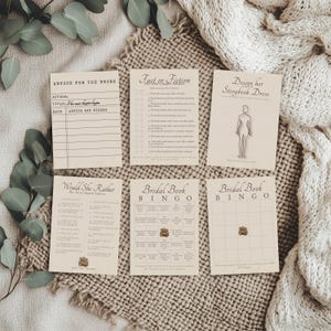 Pode incluir: Um conjunto de cartões de jogos de chá de panela bege com textos como "Conselhos para a noiva", "Fato ou Ficção", "Desenhe o vestido de conto de fadas", "Ela preferiria" e "Bingo do livro da noiva".