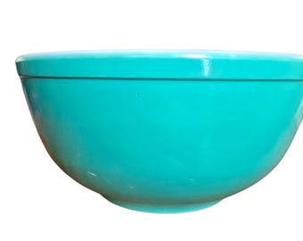 Vintage 1940&#39;s Pyrex Primary Green 2.5 Qt Bowl