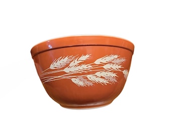 Vintage Pyrex Autumn Harvest 1.5 Liter Bowl