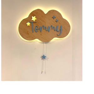 Nuvem personalizada com estrelas recortadas e nome cortado a laser em camadas - Luminária noturna (a bateria com interruptor de cordão, ideal para berçário, quarto de bebê e crianças).