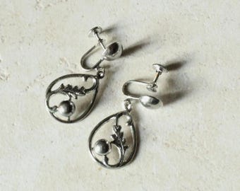 Leaf and Berry Screw Back Earrings Lightweight Silver Tone Teardrop Shape Vintage