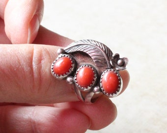 Natural Red Coral Ring Sterling Silver Southwestern Style Size 7 Sawtooth Setting Split Shank Vintage