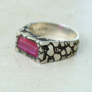 Ruby Ring Sterling Silver Rectangular Stone Medieval Look Size 9 1/4 US Unisex Hand Made bild 3