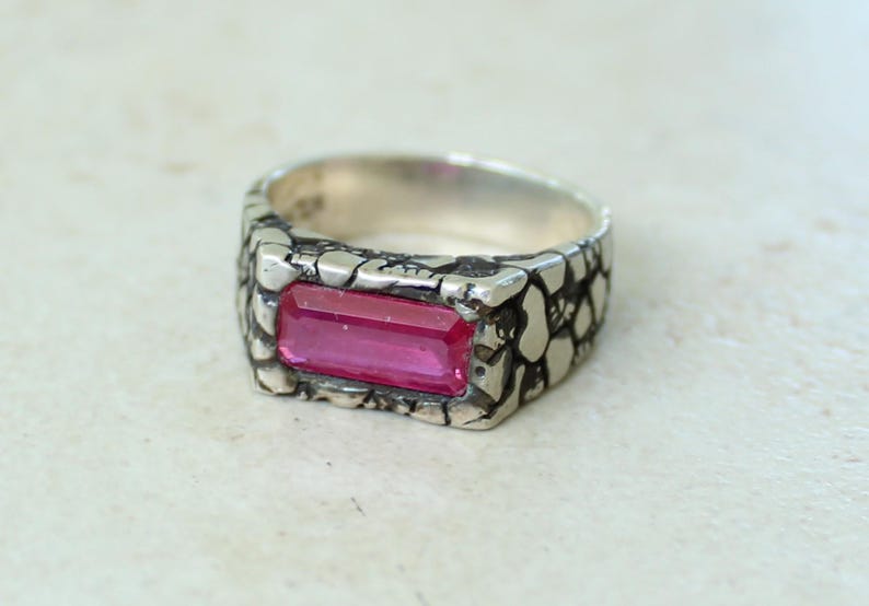 Ruby Ring Sterling Silver Rectangular Stone Medieval Look Size 9 1/4 US Unisex Hand Made bild 1