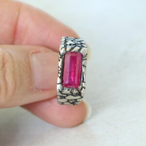 Ruby Ring Sterling Silver Rectangular Stone Medieval Look Size 9 1/4 US Unisex Hand Made bild 4