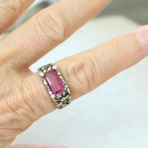 Ruby Ring Sterling Silver Rectangular Stone Medieval Look Size 9 1/4 US Unisex Hand Made bild 2