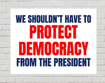 Plakat protestacyjny przeciwko Trumpowi: Marsz pod hasłem „CHROŃ DEMOKRACJĘ” (plik PDF do druku, 2 rozmiary)