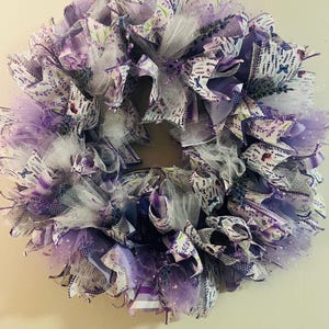 Lavendel irisierender silberner Funkel-Band-Kranz