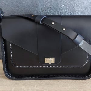 Bolso de mano para mujer, bolso, auténtica piel italiana de curtido vegetal, color negro, hecho a mano, largo 26 cm, alto 18 cm, ancho 5 cm, cinturón largo 130 cm,