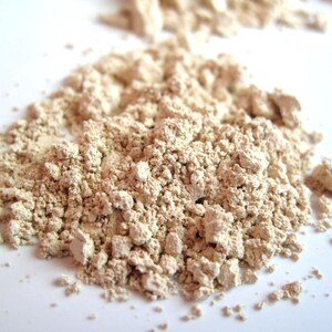 Porcelain Pure and Natural Mineral Foundation image 2