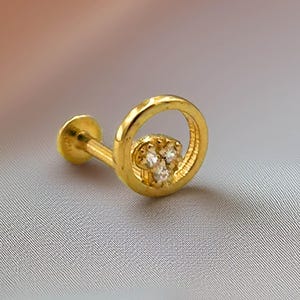 Piercing circular em ouro maciço 14K – Brinco de cartilagem com fundo plano para hélice, tragus e concha – Piercing em ouro texturizado com pedra zircônia cúbica