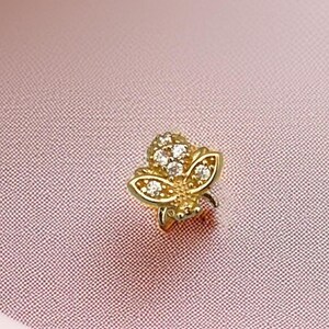 Piercing a forma di ape in oro massiccio 14 carati, orecchino a fondo piatto, delicato piercing alla cartilagine, filettatura interna 16G