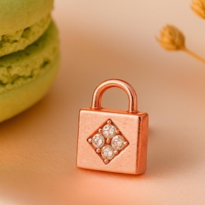 14K Solid Gold Lock Stud Piercing - Flat Back Schraube, Knorpel & Tragus Ohrring, Einzigartiges Padlock Piercing