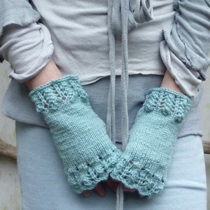 Hushinish Mitts Knitting PATTERN easy to knit, lots of creative options, pretty, lace edging, use any DK yarn PDF image 7