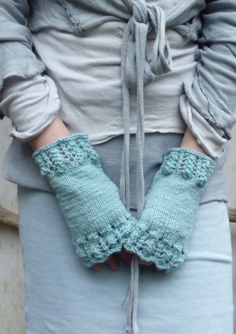 Hushinish Mitts Knitting PATTERN easy to knit, lots of creative options, pretty, lace edging, use any DK yarn PDF image 7