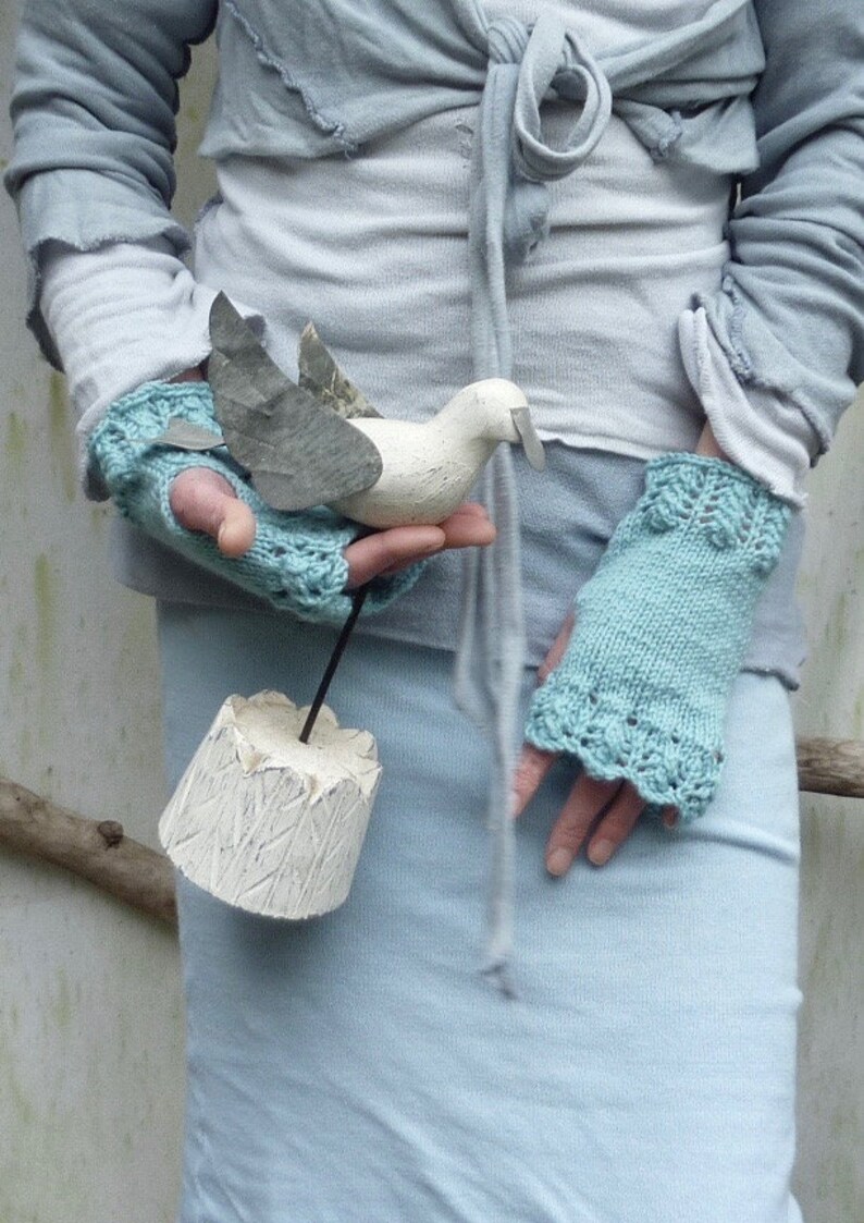 Hushinish Mitts Knitting PATTERN easy to knit, lots of creative options, pretty, lace edging, use any DK yarn PDF image 5