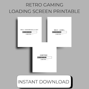 Könnte beinhalten: Ein Retro-Gaming-Print mit drei weißen Rechtecken, die Ladebalken anzeigen. Der Text enthält "ADULT RESPONSIBILITIES", "NEXT LEVEL" und "COFFEE", jeweils mit einer Ladebalkengrafik. Der Satz "INSTANT DOWNLOAD" ist ebenfalls vorhanden.