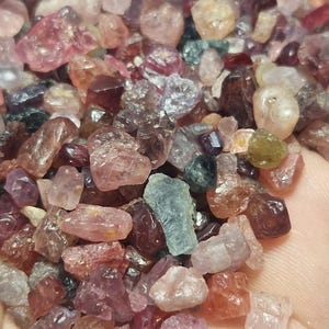 Raw Spinel and Sapphire Crystals, Rough Pink Spinel, Natural Ruby Mineral Specimens, UV Fluorescent Gemstones, Mixed Rough Stones