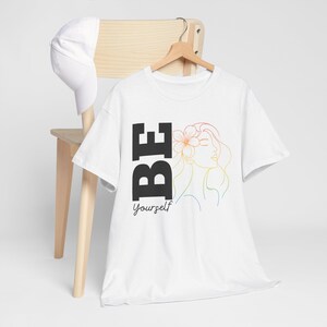 T-shirt Be Yourself, T-shirt met print voor mannen en vrouwen, katoenen uniseks shirt, kleding met inspirerende quote, minimalistische top