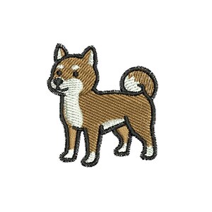 以下が含まれることがあります： 立ち姿の柴犬の刺繍パッチ。犬は茶色と白の毛並みで、黒いアウトラインがあります。パッチはテクスチャ加工が施されており、手作りのように見えます。