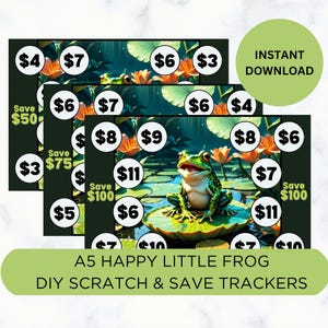 Puede incluir: Rastreadores de rascar y guardar A5 Happy Little Frog DIY. La imagen muestra varias tarjetas con una ilustración de rana, nenúfares y flores. Cada tarjeta tiene círculos con cantidades y las palabras "Ahorrar" y "Descarga instantánea".