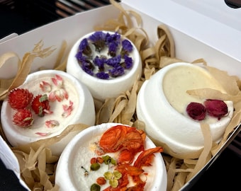 Bomba de baño de manteca de karité: efervescente hidratante blanca con flores secas