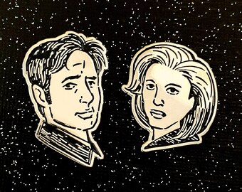 Mulder and Scully set of 2 Enamel Pins X Files