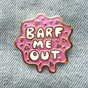 Barf me eruit! Valley Girl glitter emaille pin