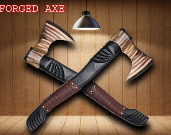 Hacha vikinga de acero al carbono tallada a mano: mango de madera de fresno, funda de cuero.