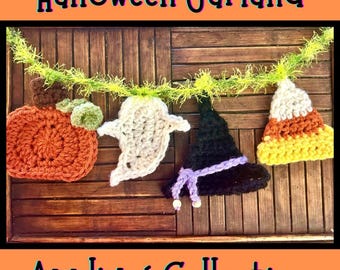 Op de afbeelding: Een Halloween-slinger met gehaakte applicaties van een pompoen, spook, heksenhoed en snoepmaïs. De slinger is geregen aan een groene, harige draad. De tekst "Halloween Garland" en "Appliqué Collection" is zichtbaar.