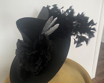 Schwarz-silber farbener Feder Fascinator Haarreif